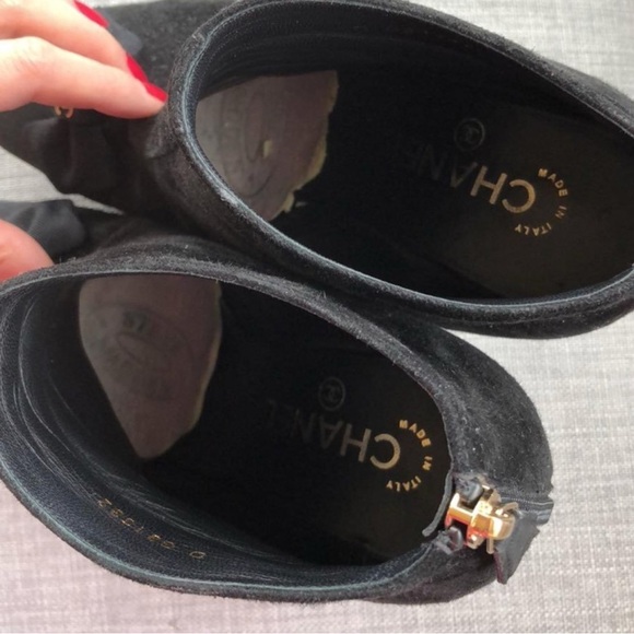 CHANEL Black Ankle Boots with Bow Accent - Picture 5 of 7